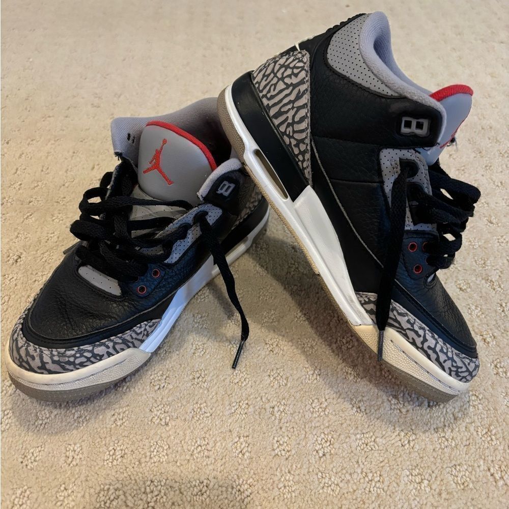 Jordan 3 Retro
Black Cement